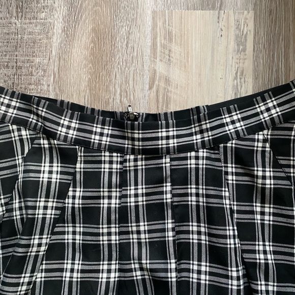 Pleated Skater Skirt black white Torrid 2 - EUC- punk goth cool plaid tartan - Picture 12 of 12